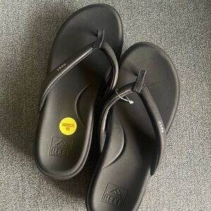 Reef Cushion Cloud Sandals Flip Flops Women- Size 6- NWOT